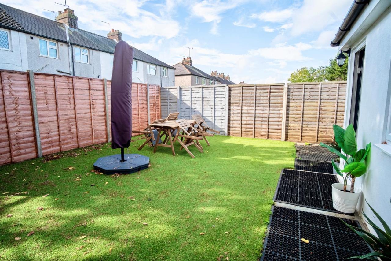 Little Garden View Appartement St Albans Buitenkant foto